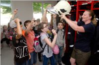 4. Klassen der VS Neufeld besuchen die FF Neufeld, 18.06.2015