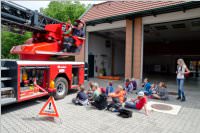4. Klassen der VS Neufeld besuchen die FF Neufeld, 18.06.2015