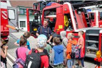 4. Klassen der VS Neufeld besuchen die FF Neufeld, 18.06.2015