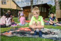 VS Neufeld: Lesepicknick der 1A am Leithaspielplatz, 14.06.2016