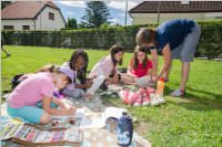 VS Neufeld: Lesepicknick der 1A am Leithaspielplatz, 14.06.2016