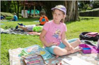 VS Neufeld: Lesepicknick der 1A am Leithaspielplatz, 14.06.2016