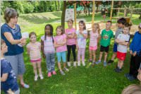 VS Neufeld: Lesepicknick der 1A am Leithaspielplatz, 14.06.2016