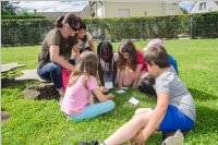 VS Neufeld: Lesepicknick der 1A am Leithaspielplatz, 14.06.2016