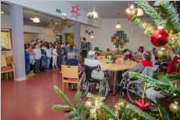 Volksschule feiert Weihnachten im Pflegeheim Neufeld, 22.12.2016