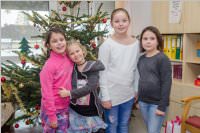Volksschule feiert Weihnachten im Pflegeheim Neufeld, 22.12.2016