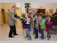 Fahrradhelme f�r die VS Neufeld, 27.09.2013