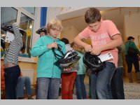 Fahrradhelme f�r die VS Neufeld, 27.09.2013