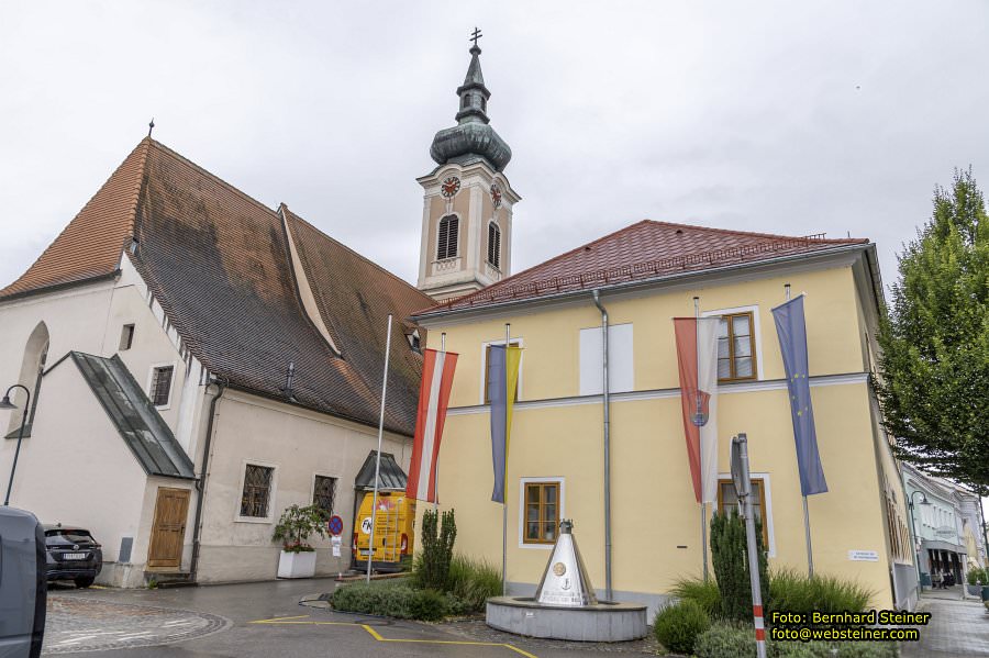 Pfarrkirche und Schloss Traismauer, August 2023