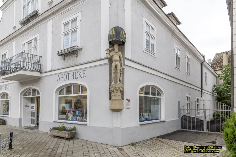 Pfarrkirche und Schloss Traismauer, August 2023